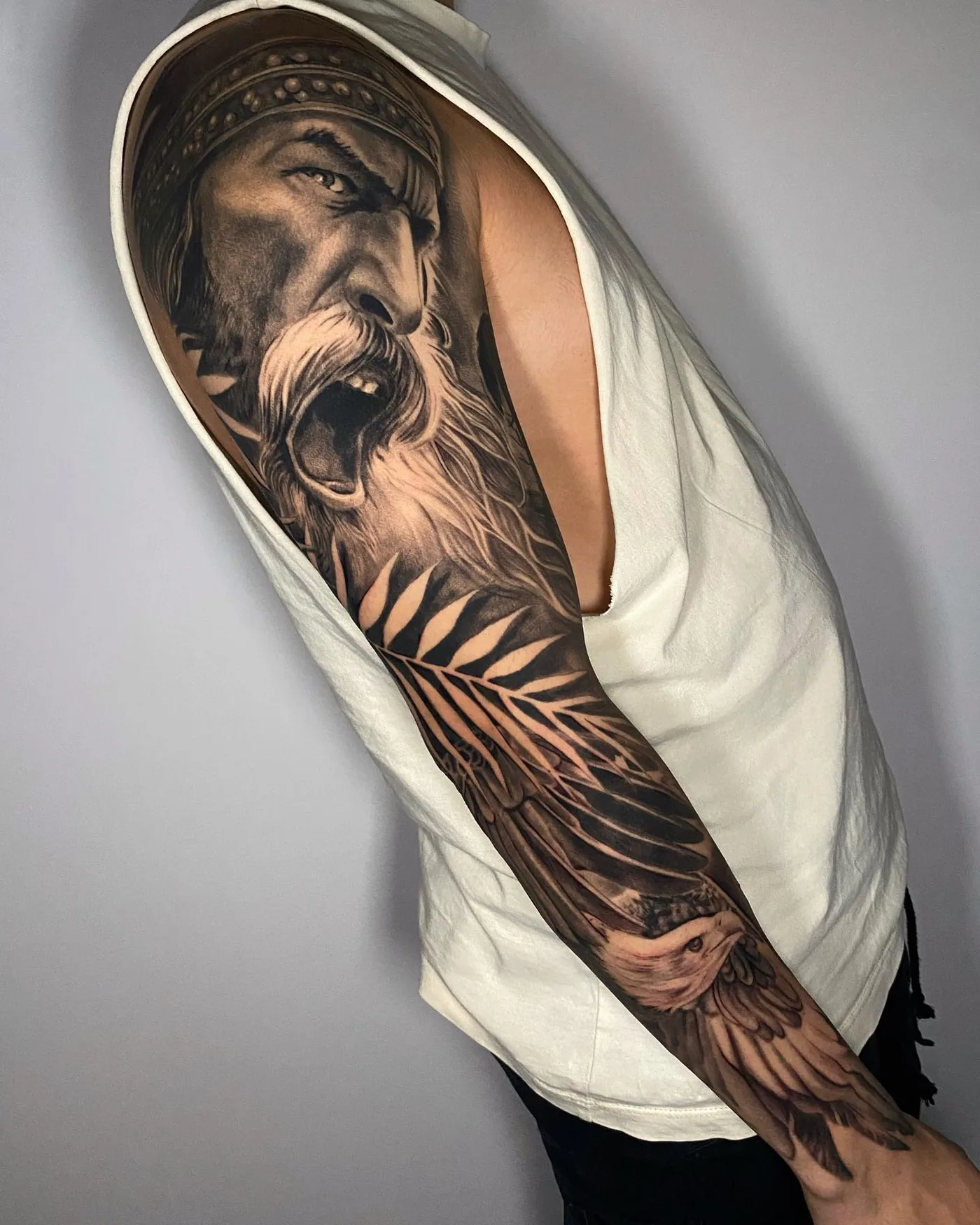 Guerrero nórdico con cuervo, brazo completo